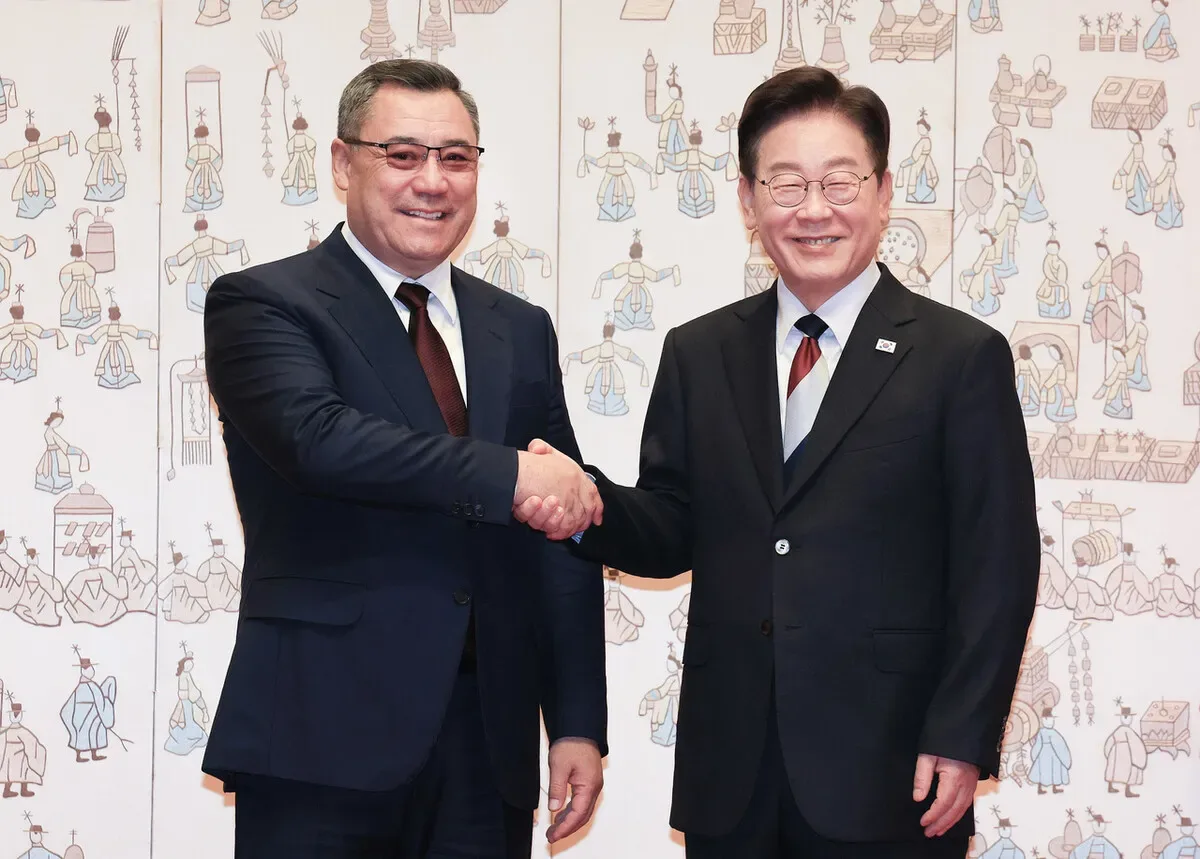 ‘윤석열 계엄’ 직전 한국 왔던 자파로프 대통령, 21개월 만에 다시 방한 [만리재사진첩]