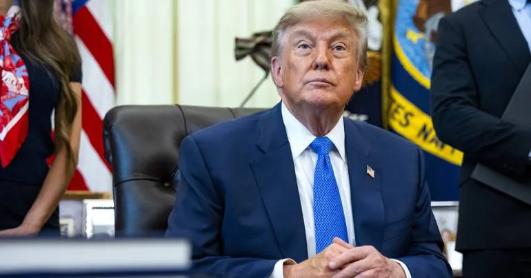 Trump ameaça Omã se fizer acordo com Teerão sobre Ormuz