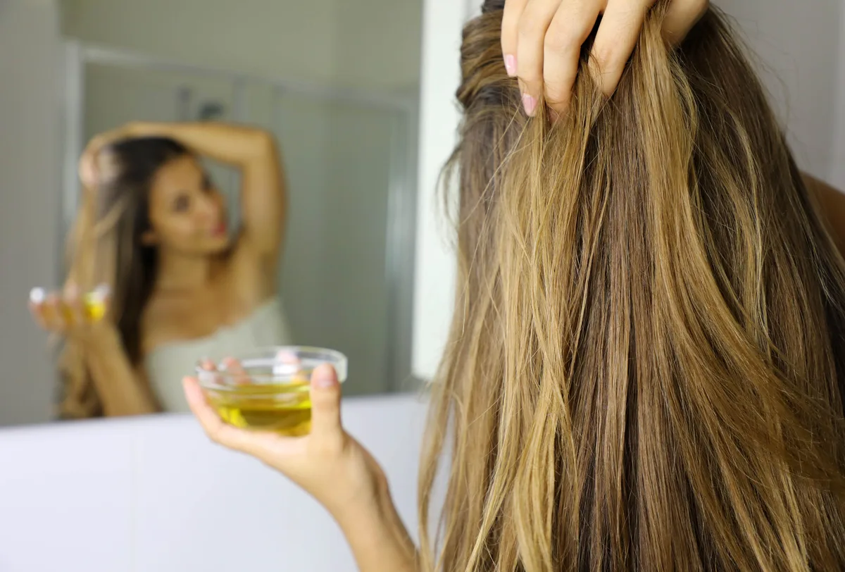 El riesgo de seguir trucos virales para el cuidado del cabello: lo que funciona y lo que conviene evitar