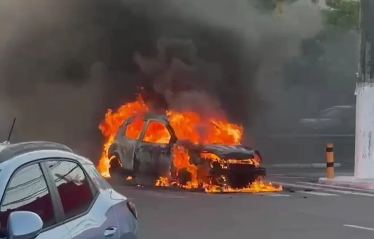 Motorista consegue escapar de incêndio em veículo na Zona Sul de Aracaju