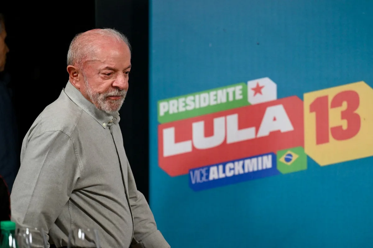 Présidentielle au Brésil : après la déroute du premier tour, Lula contre-attaque