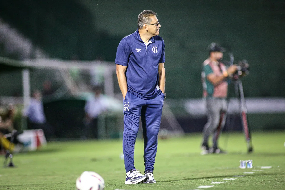 Elio enfrenta maior pressão no Guarani, e diretoria tenta controlar desgaste crescente