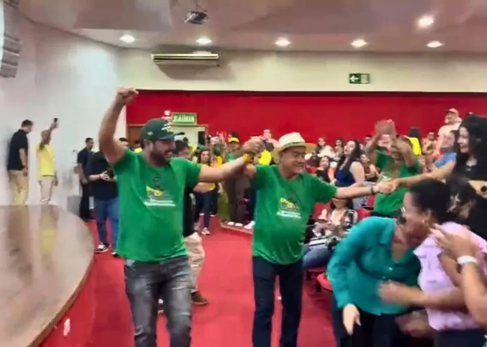Bolsonaristas ovacionam Bocalom e João Marcos Luz em encontro de apoiadores