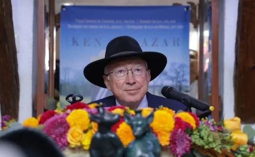 Ken Salazar reacciona a dichos de AMLO sobre embajadores de EU; "es importante entender la historia de ambos países"