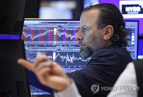 뉴욕증시, 기대 못채운 美은행 실적·반도체 약세에 일제히 하락(종합)