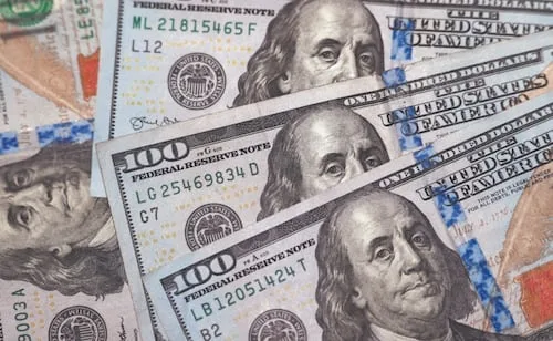 El superpeso finaliza en 16.95; es la quinta divisa más ganadora
