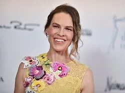 Nachwuchs mit 52? : Schauspielerin Hilary Swank deutet weitere Schwangerschaft an