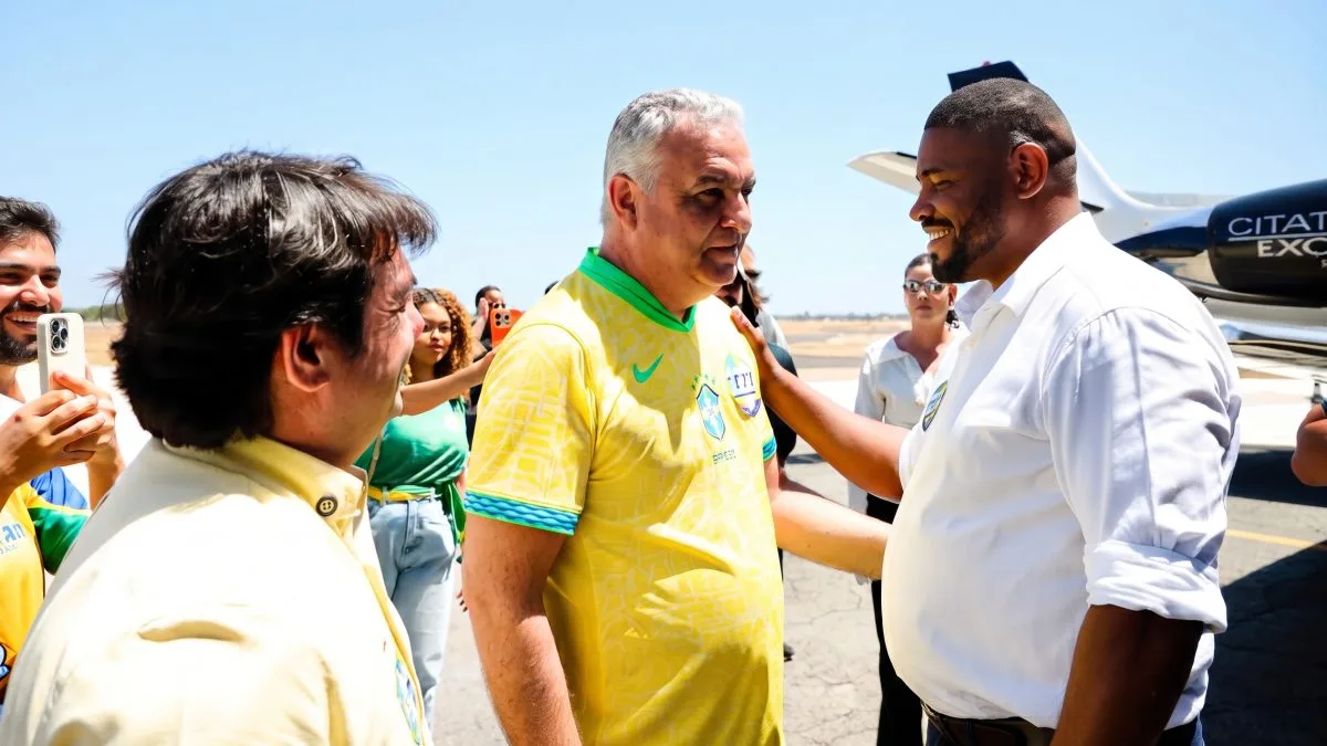 Vice de Flávio Bolsonaro vai a Teresina e promete castração química para estupradores
