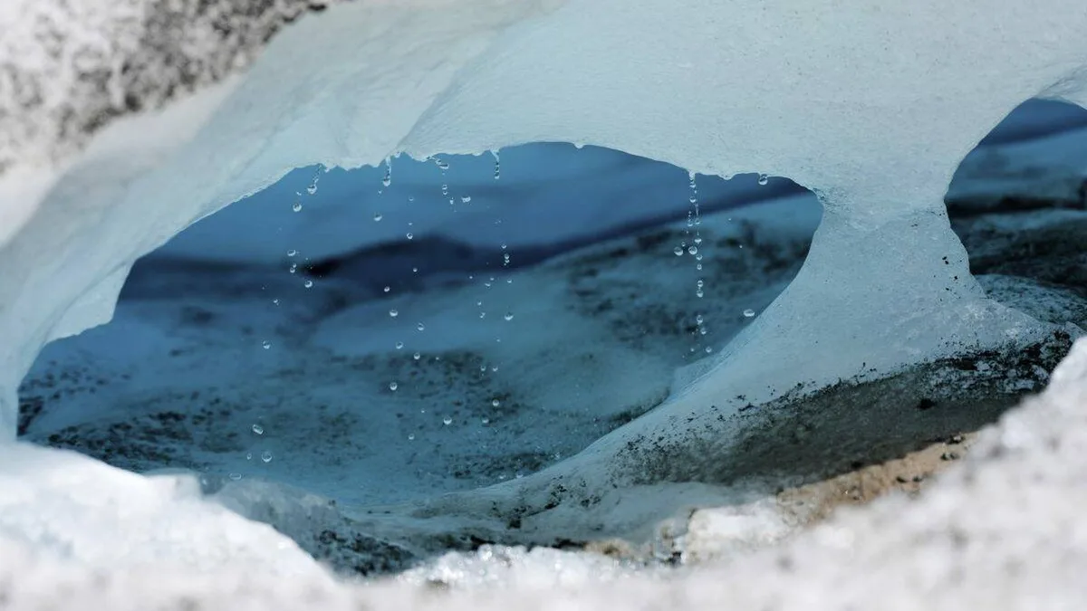 Hallan restos de 2 alpinistas desaparecidos en 1992 por el deshielo de un glaciar suizo