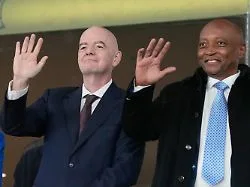 Verhöhnte UEFA eiert fatal rum: Überwältigter Gianni Infantino erobert sich die Welt zurück