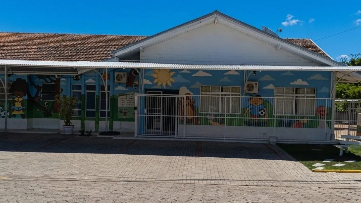 Bebê de 1 ano se engasga ao comer em creche e é encontrado morto quando pai vai buscá-lo em SC