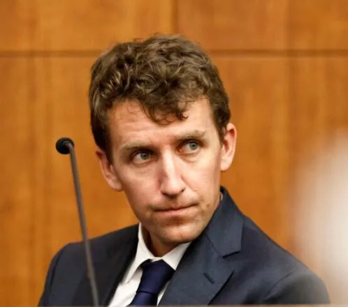 Nueva esposa de Patrick Clancy le muestra su apoyo a su marido y critica duramente los ataques contra él