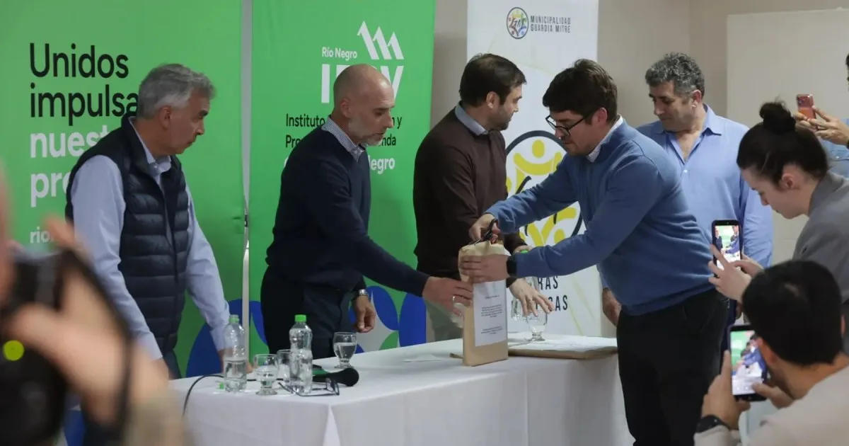 Licitan obra de red eléctrica urbana y anuncian la construcción de seis viviendas en Guardia Mitre