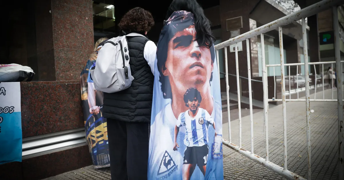 Juicio por Maradona: tras el papelón de la Junta Médica, piden allanamientos, secuestrar la historia clínica e investigar si hubo delito
