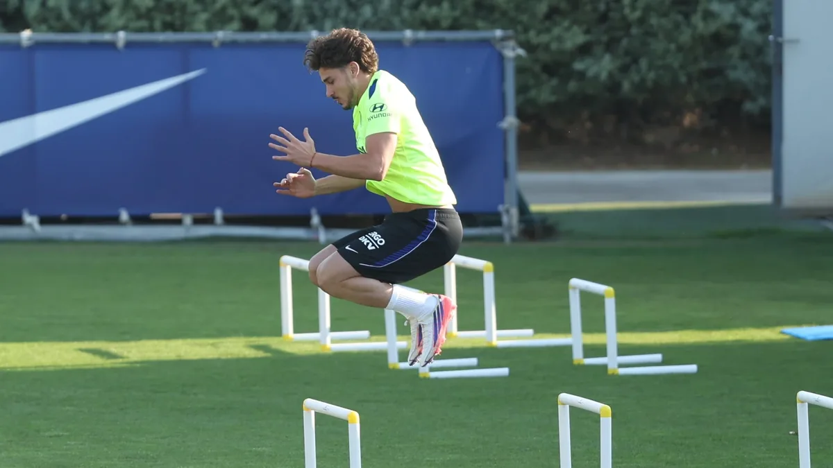 Julián Álvarez está de vuelta en los entrenamientos: a dos días del cierre del mercado, asume su realidad con el Atlético de Madrid