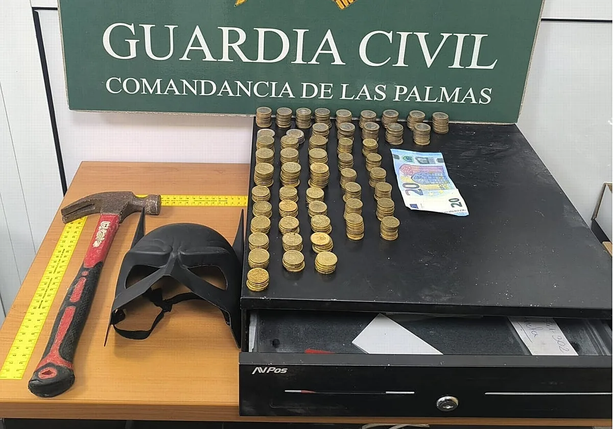 La Guardia Civil detiene a 'Batman' tras robar en un comercio de Fuerteventura