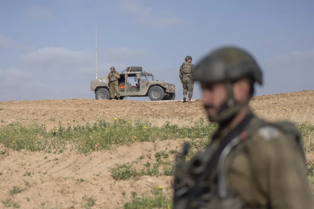 Israel detiene a dos palestinos e incauta armas en un punto en la frontera entre Cisjordania y Jordania