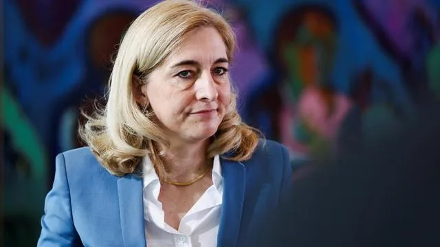 Wettbewerbsfähigkeit: Nina Warken kündigt weitere Reformen zur Entlastung von Unternehmen an