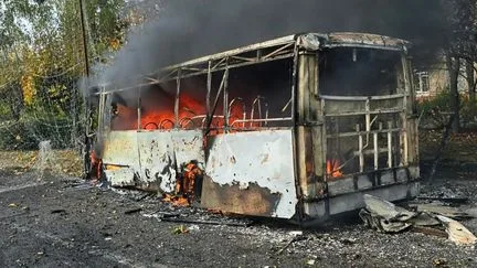 Au moins 30 morts dans une frappe russe sur deux bus à Kramatorsk, dans l'est de l'Ukraine, Volodymyr Zelensky promet "une réponse ferme"