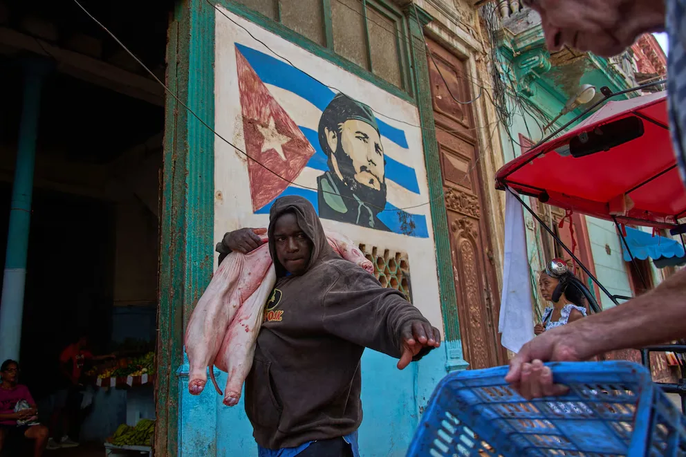Nuevas regulaciones en Cuba autorizan creación de redes de tiendas y restaurantes