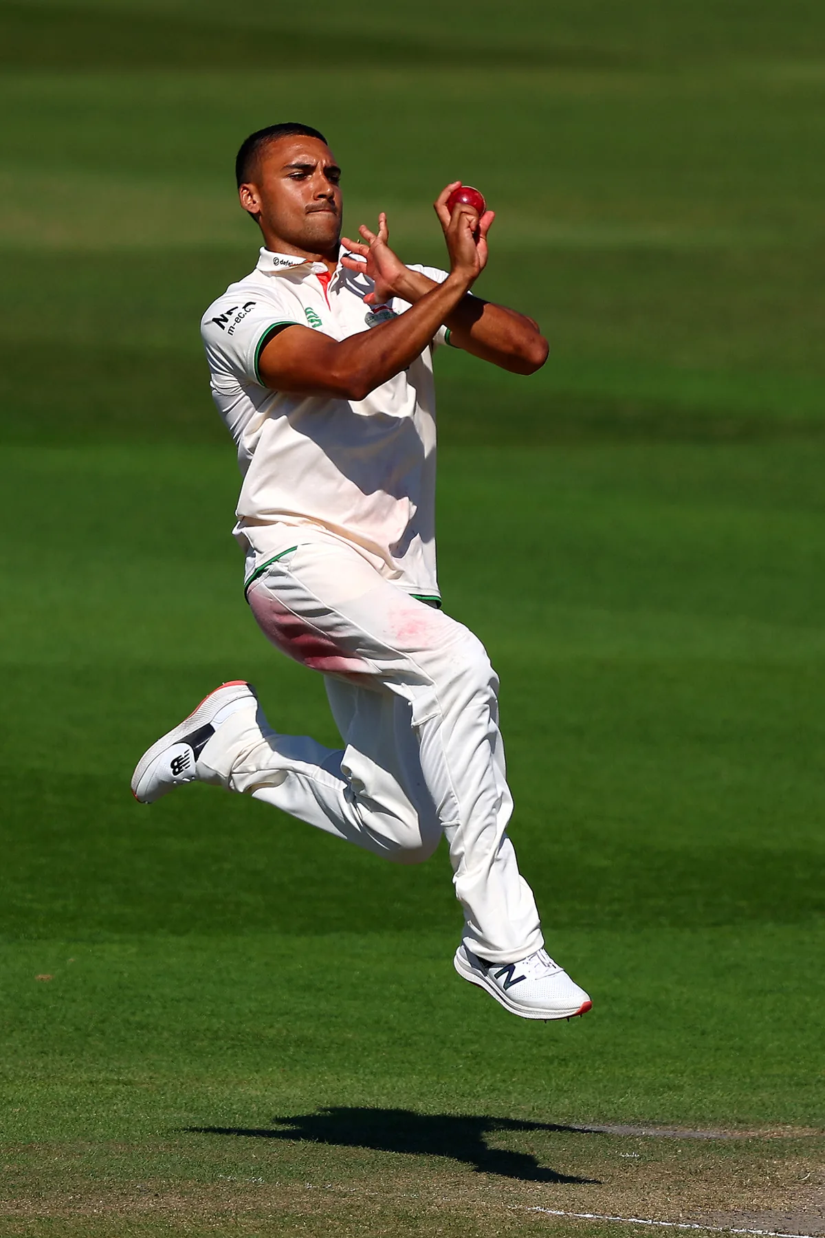 Mike, Holland keep Leicestershire level-pegging in seam-dominant contest