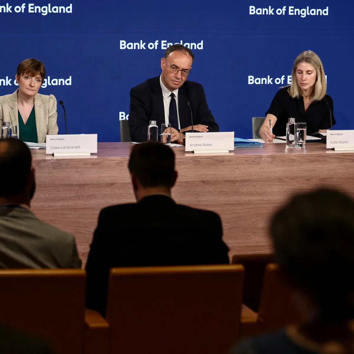 Bank of England Holds Rates Steady but Warns of Inflation Pressures