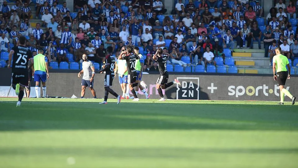 «Sofremos quatro golos mas o FC Porto marcou três de bola parada»