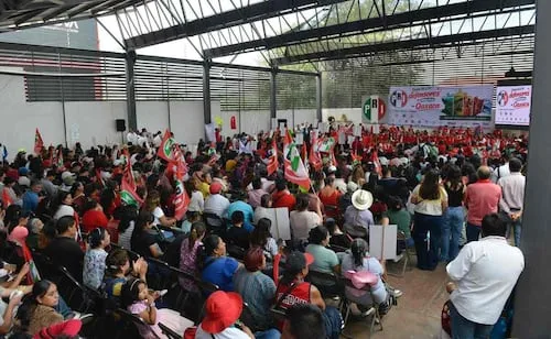 Rinden protesta 170 "defensores" del PRI en Oaxaca; cuidarán y defenderán voto en elecciones, aseguran