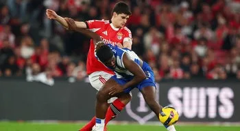 FC Porto e Benfica medem forças num clássico com liderança em jogo