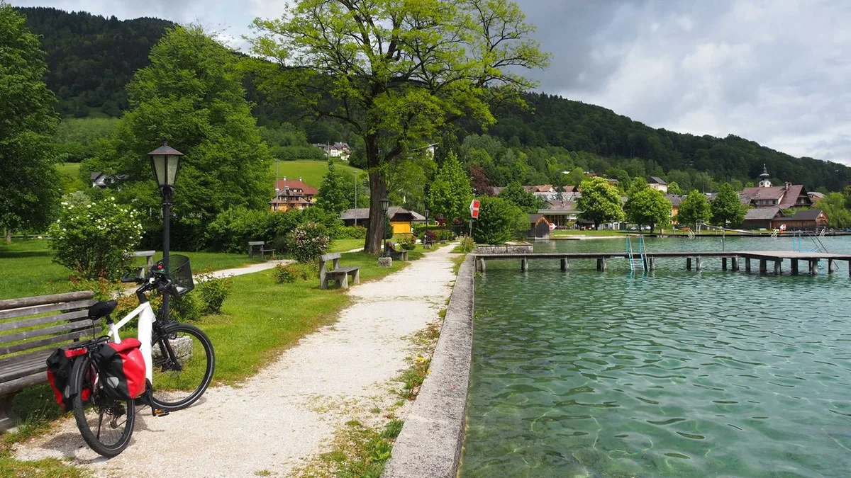 Suchaktion: Kleinflugzeug in Attersee in Österreich gestürzt