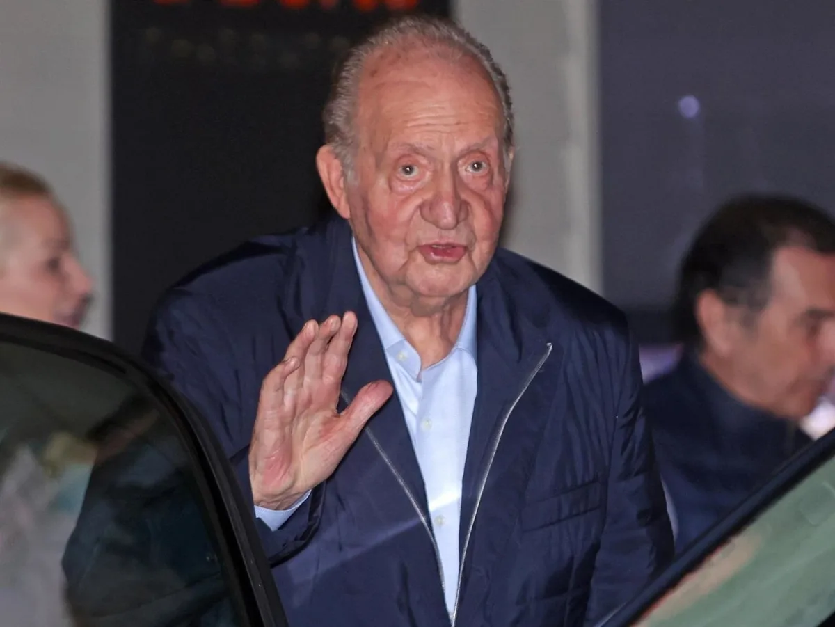 Las imágenes del Rey Juan Carlos, abatido, en su regreso a Barcelona para dar su último adiós a su amigo Josep Cusí