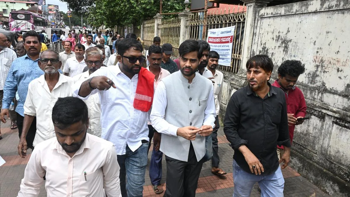 Street vendor, their representative granted bail in MCC officials abuse case
