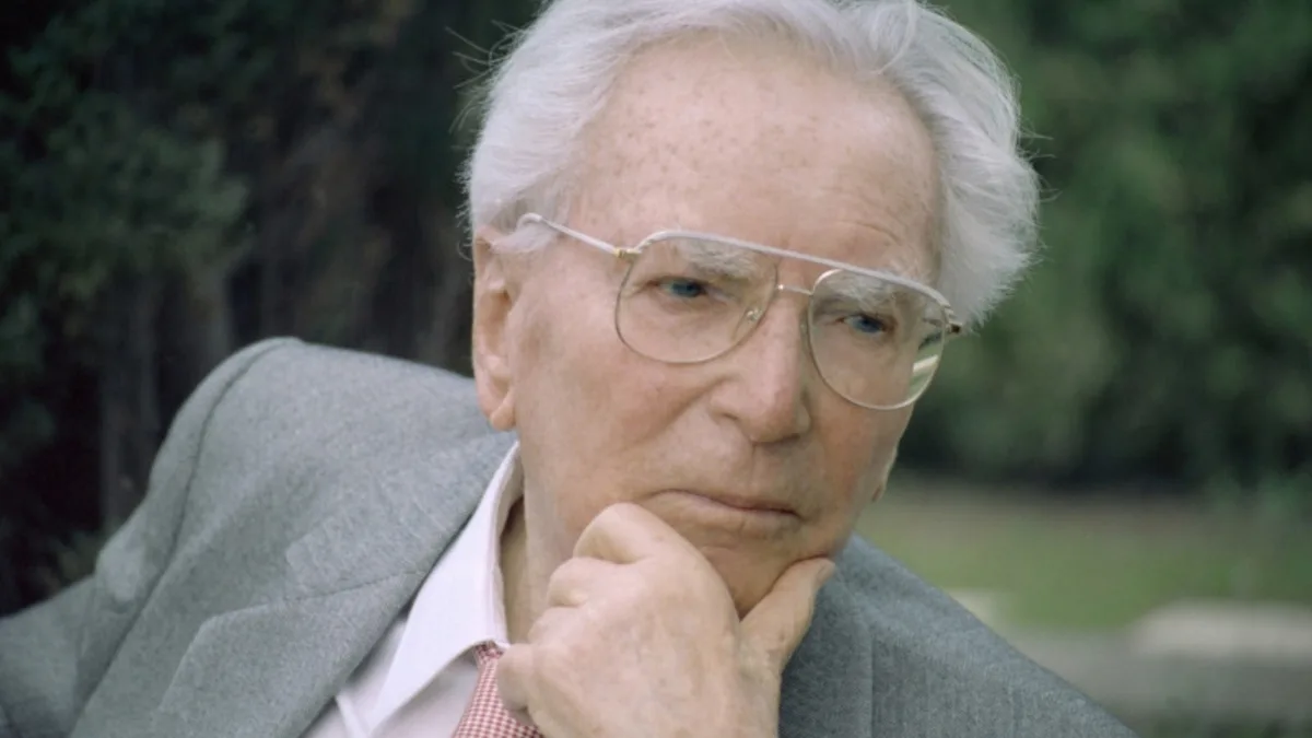 Viktor Frankl, neuropsiquiatra austríaco: “Não há nada no mundo que empodere uma pessoa tanto quanto saber que ela tem uma tarefa na vida”