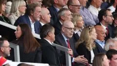 Man Utd protest against ownership before derby
