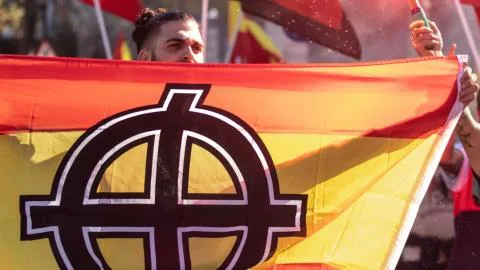Neonazis y fascistas se suman a las manifestaciones por Ceuta y caldean las calles frente al "no al racismo"