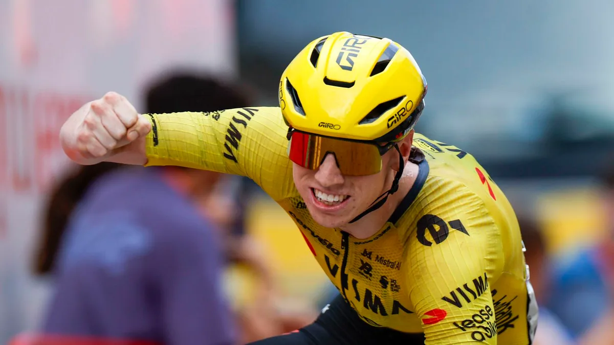 Brennan logra el triplete en Lorca mientras Enric Mas mantiene el maillot rojo en la Vuelta