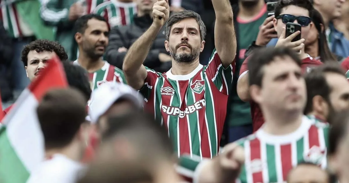 Torcida do Fluminense garante nota preta para o clube após o jogo contra o Independiente Rivadavia