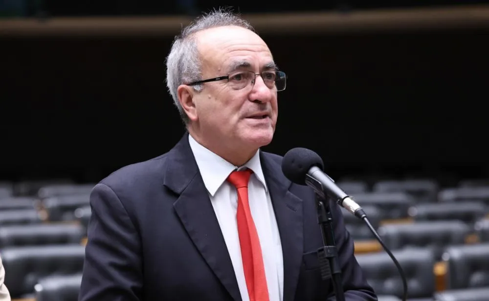 Deputado do PT vira réu por injúria racial e desacato contra policiais