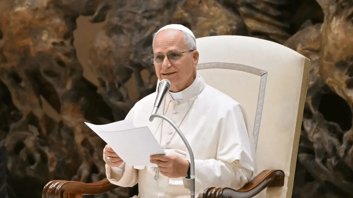 Papa Leão XIV revoga decisão de Francisco sobre salários de cardeais