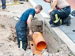Rettungseinsatz im Saarland: Feuerwehr befreit Kind aus Rohrschacht