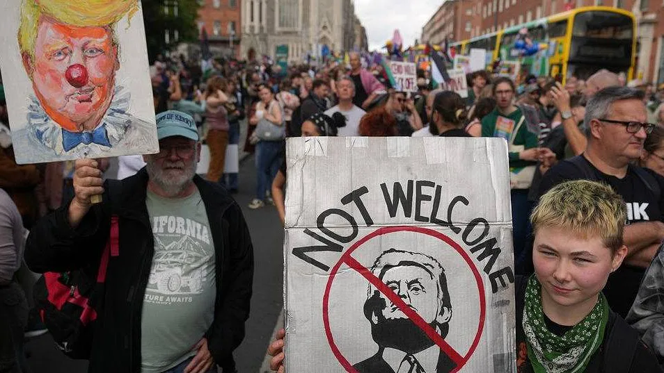Centenas protestam em Dublin contra visita de Donald Trump à Irlanda