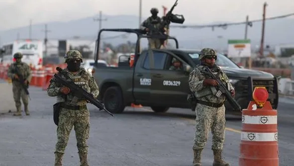 Detienen en México a presuntos traficantes de migrantes que operaban con túneles a EEUU