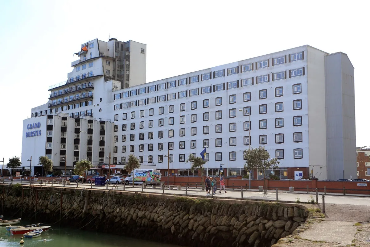 Folkestone hotel fire: Hundreds evacuated after major blaze breaks out at Grand Burstin Hotel