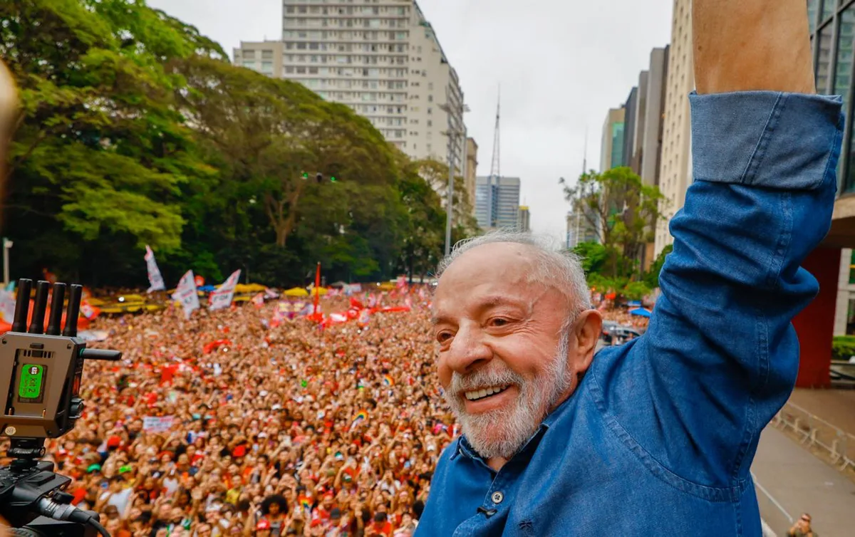 Lula aciona TSE contra Flávio e aliados por fake news sobre ato na Paulista