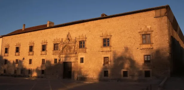 Palácio abandonado vira hotel de luxo com águas termais na Espanha