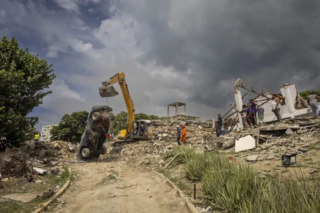 Escombros del terremoto serán utilizados en reconstrucción de La Guaira