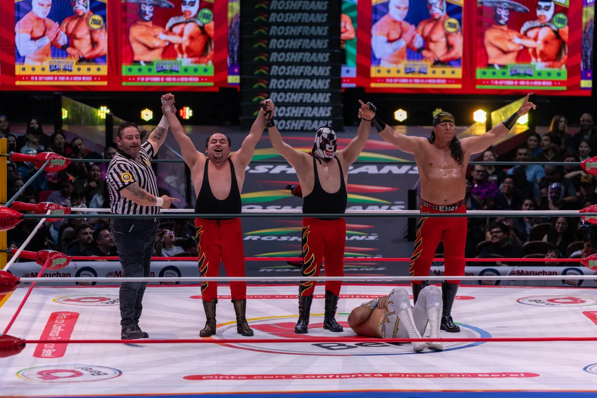 CMLL presenta el logo de su 93 aniversario y la lucha de Los Infernales con el Sky Team termina en polémica