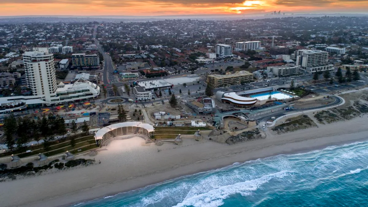 Government says no plans to extend trading hours in WA as council consider Scarborough hours