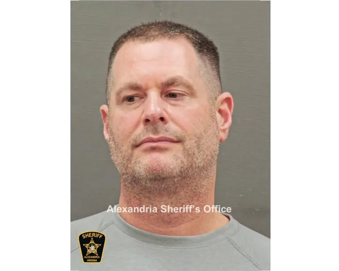 Ex-CIA officer accused of stealing gold bars reaches tentative plea deal