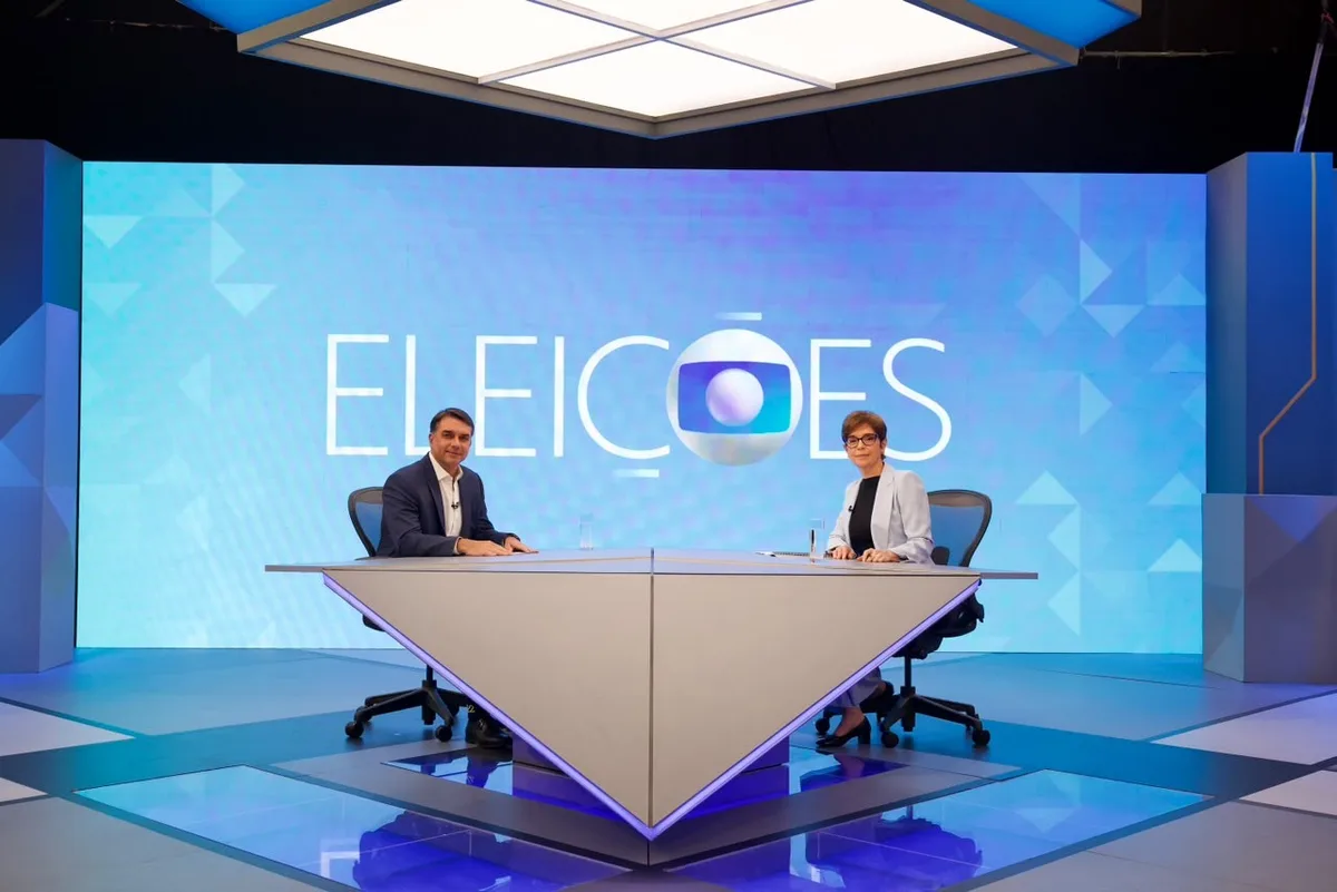 Flávio Bolsonaro concede entrevista à Globo